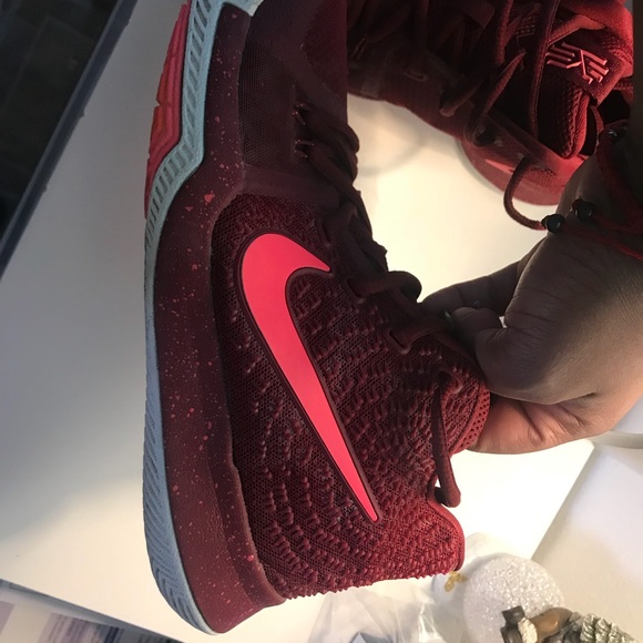 Sneakers - Picture 2 of 3